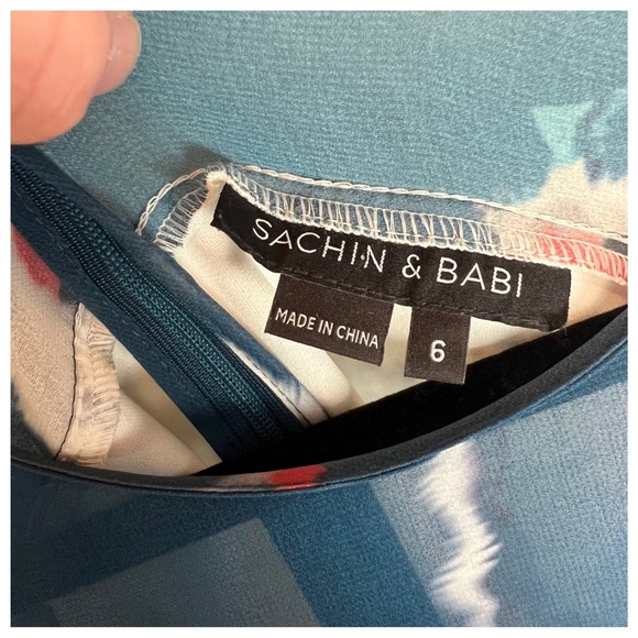 Sachin & Babi Dress, Size 6, long sleeve scuba like material with a little flare - Picture 3 of 4